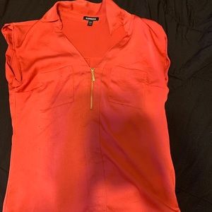 Satin red shirt with 2 front pockets!